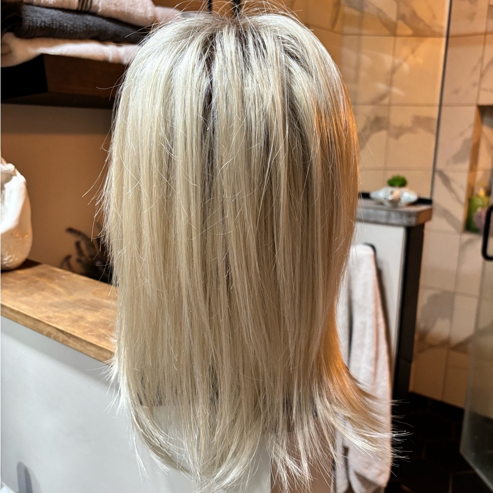 Blonde Women's Wig - Picture 4 of 10